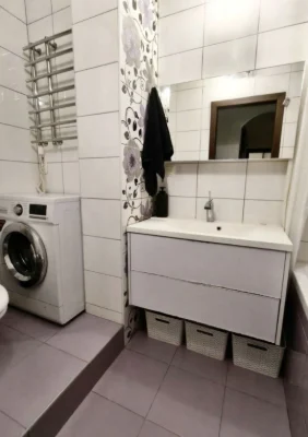 Продаж 2 кімнатної кв-ри, 2/9 поверх, з ремонтом, лівий бере
