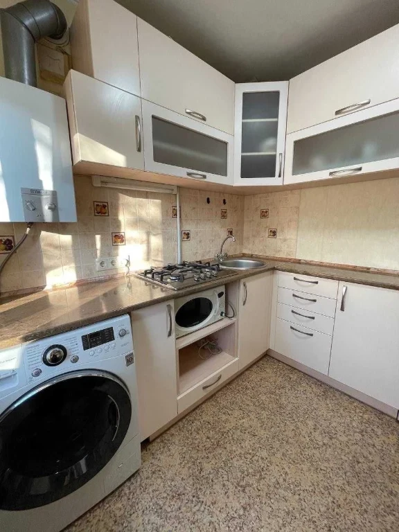Продам  1 квартиру правый берег 31950$ Центр