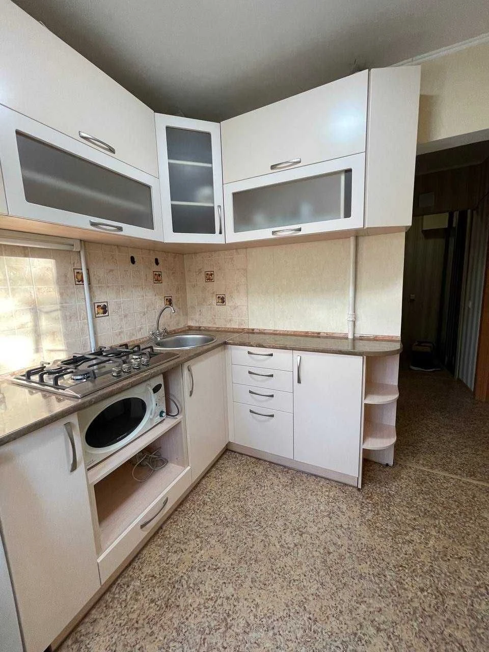 Продам  1 квартиру правый берег 31950$ Центр