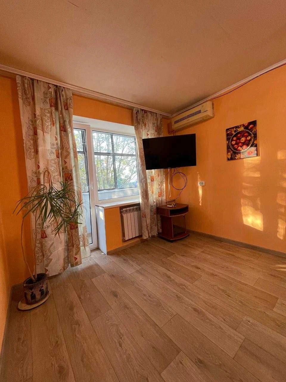 Продам  1 квартиру правый берег 31950$ Центр
