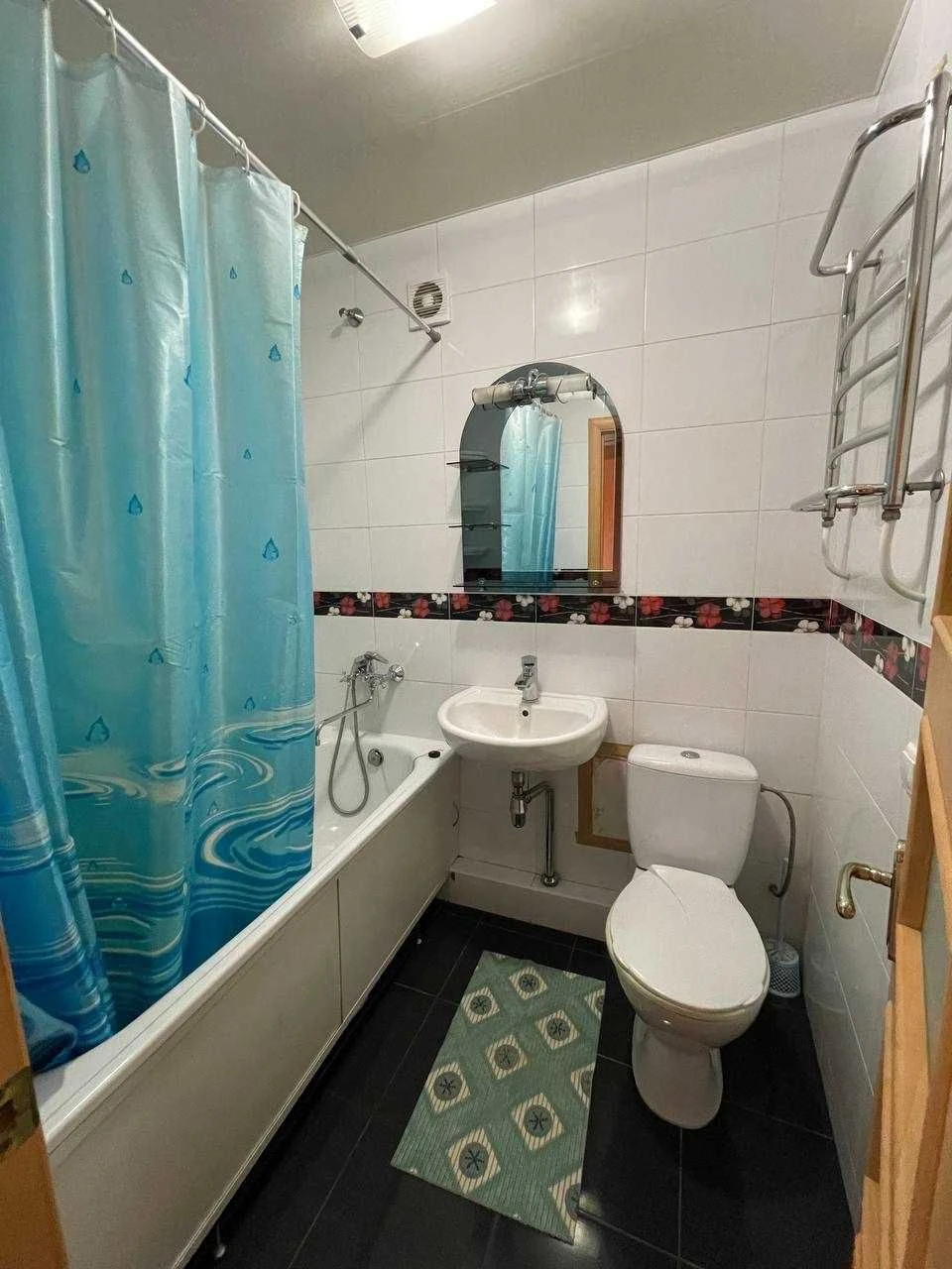 Продам  1 квартиру правый берег 31950$ Центр