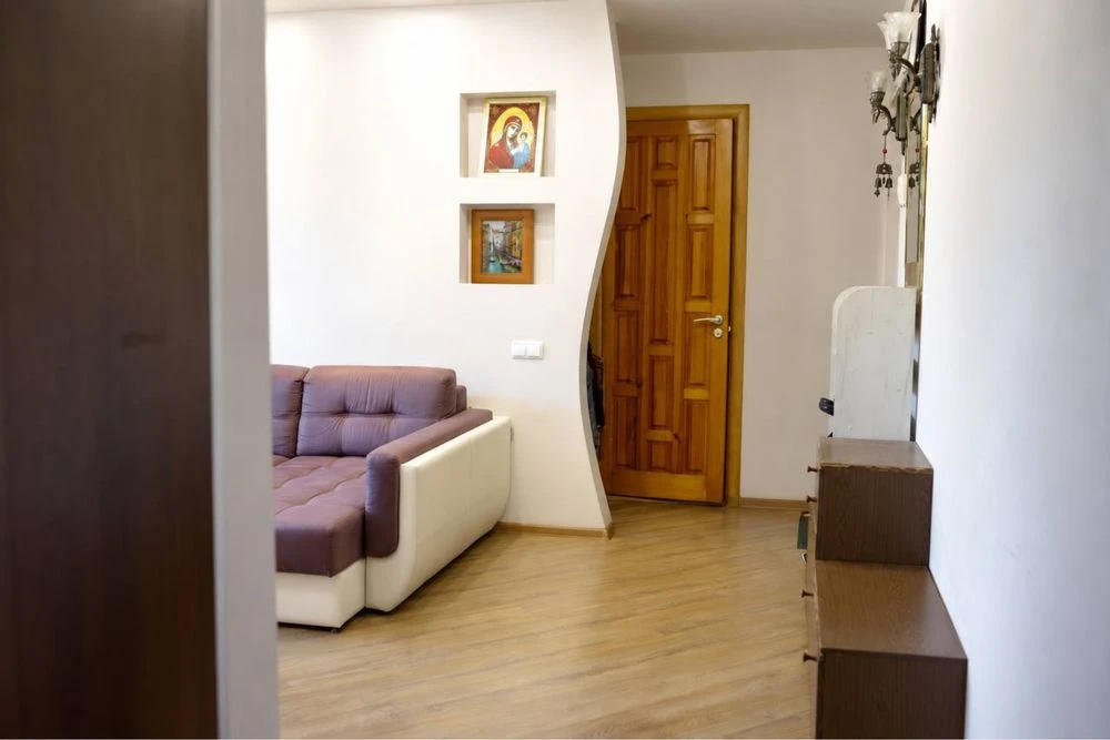 For sale 3-room apartment Kholodilnaya Klochko Caravan with renovation