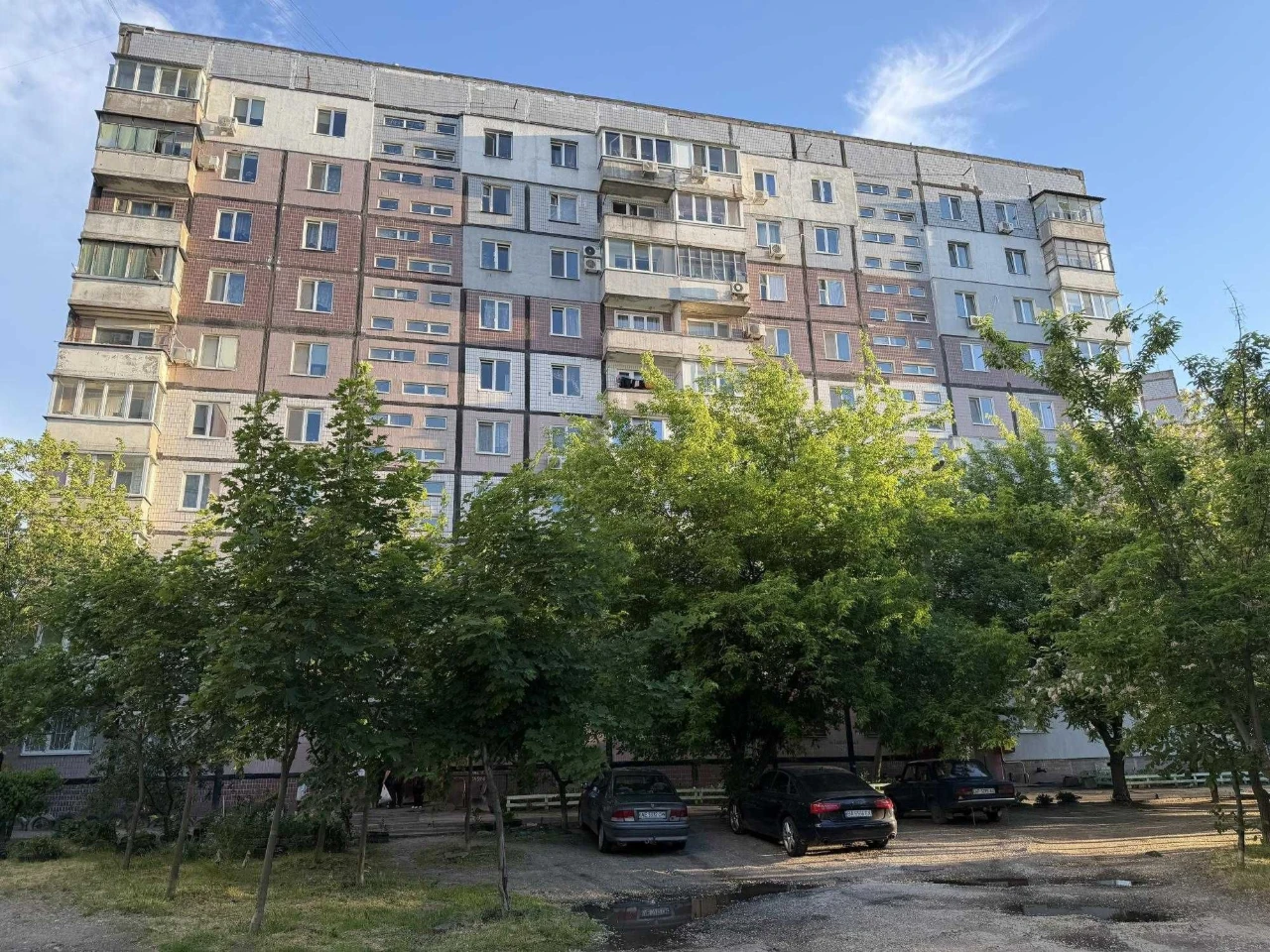 For sale 3-room apartment Kholodilnaya Klochko Caravan with renovation