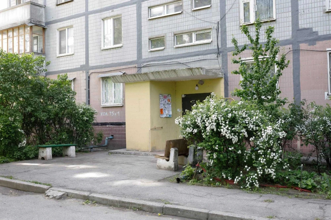 For sale 3-room apartment Kholodilnaya Klochko Caravan with renovation