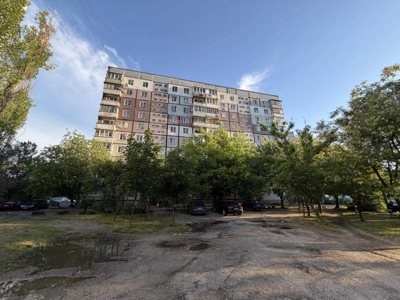 For sale 3-room apartment Kholodilnaya Klochko Caravan with renovation
