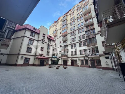 Двокімнатна квартира в центрі, на вулиці Жуковського