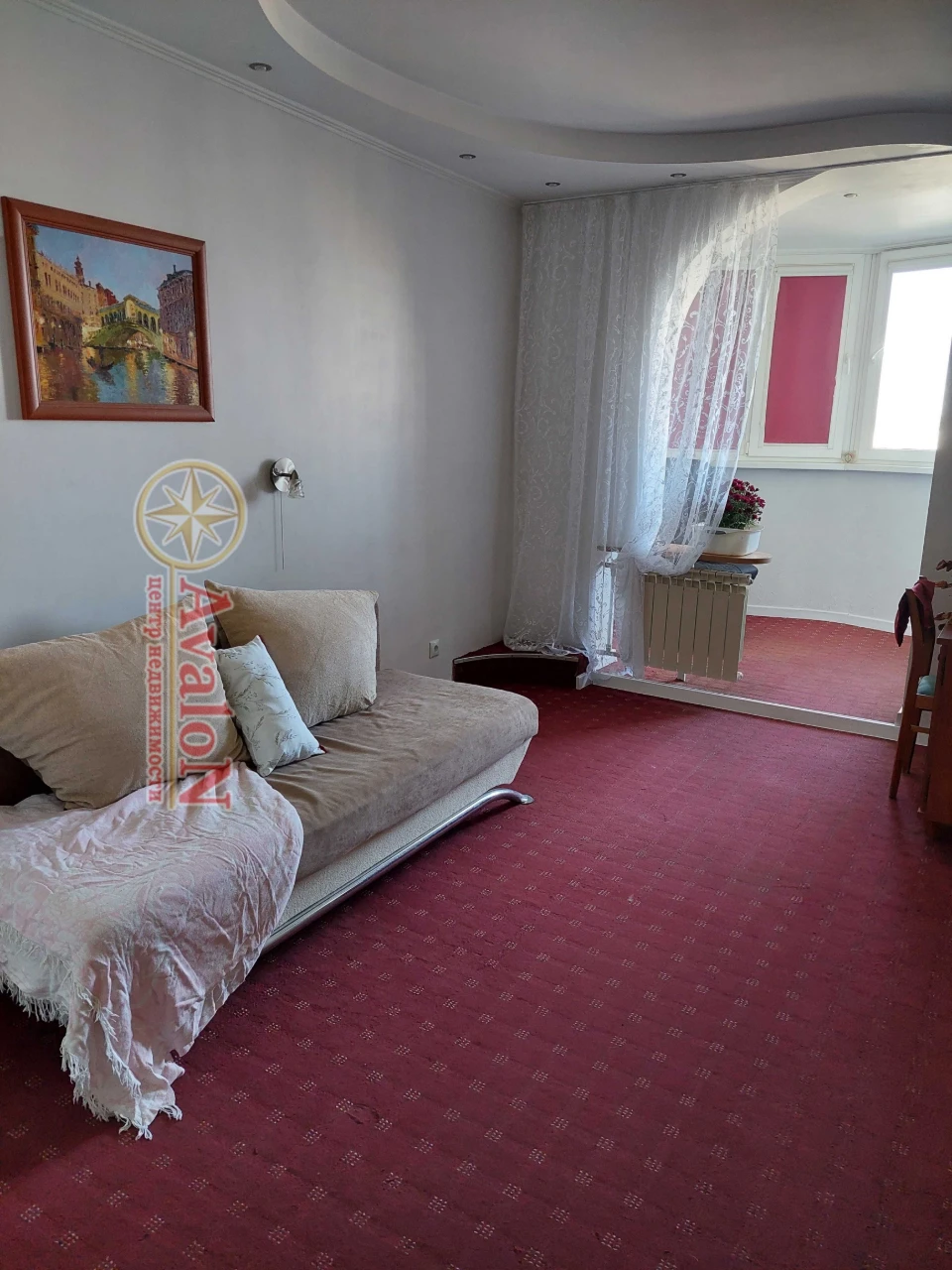 В продаже 3-х комнатная квартира улучшенной планировки.