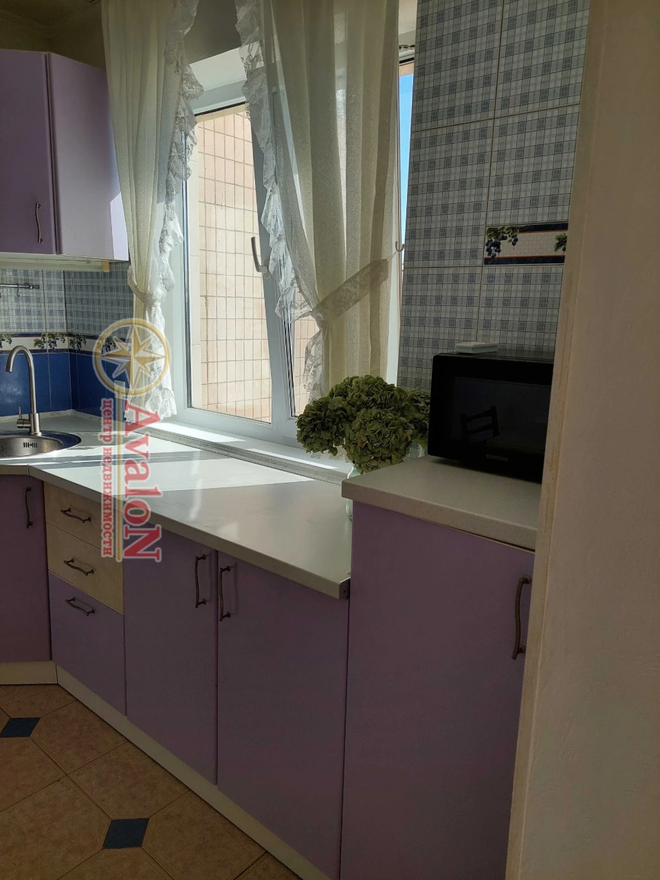 В продаже 3-х комнатная квартира улучшенной планировки.