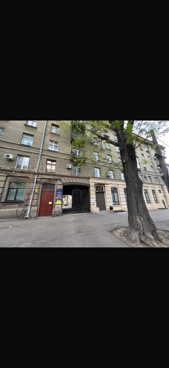 Сталина, Коблевская, 3 раздельные комнаты, есть место для машины