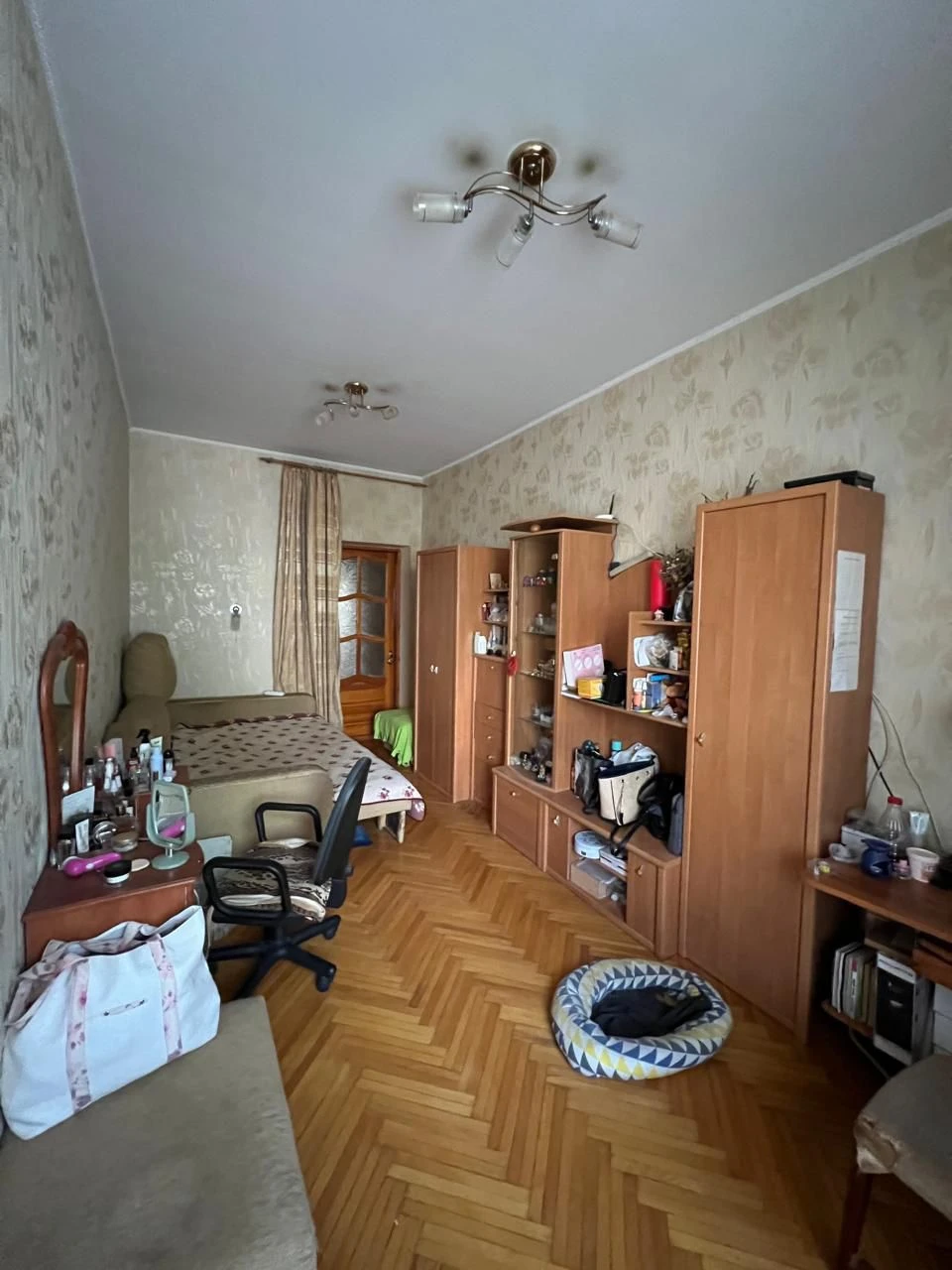 Сталина, Коблевская, 3 раздельные комнаты, есть место для машины