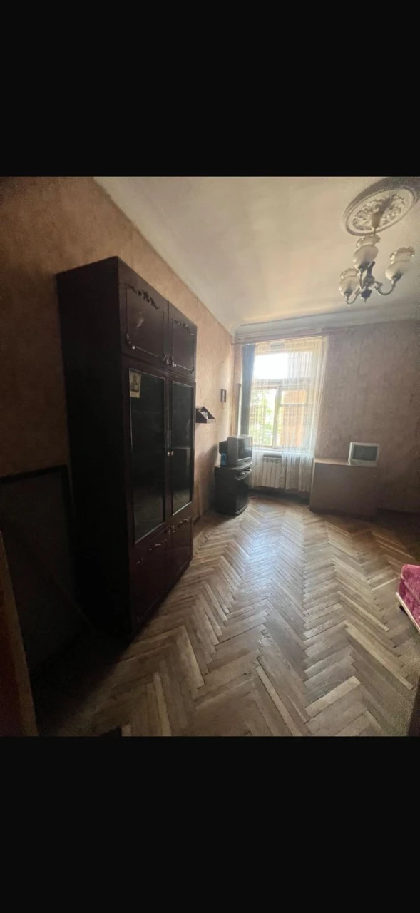 Сталина, Коблевская, 3 раздельные комнаты, есть место для машины