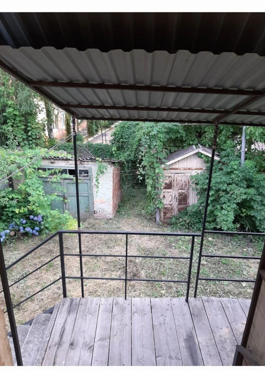Apartment in a private house with a large yard in Chernivtsi