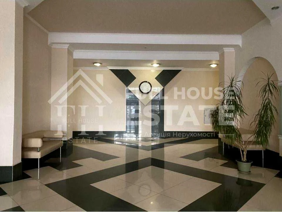 Apartment. Mikols'ko-Slobids'ka St.