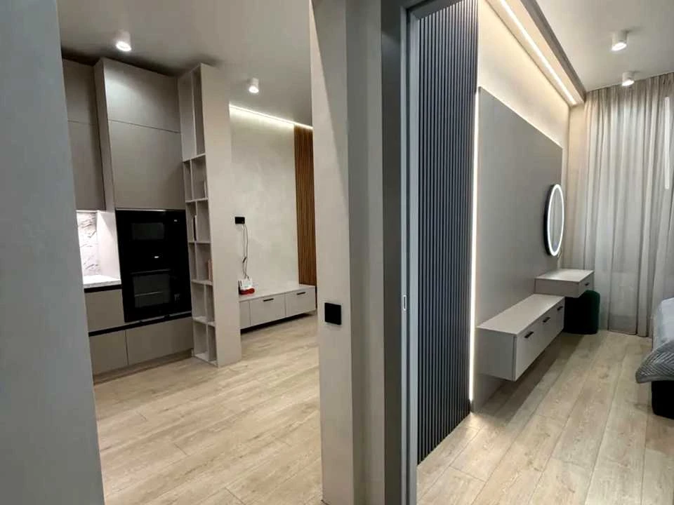 Apartment. Kyiv, Mykhaila Maksymovych St.