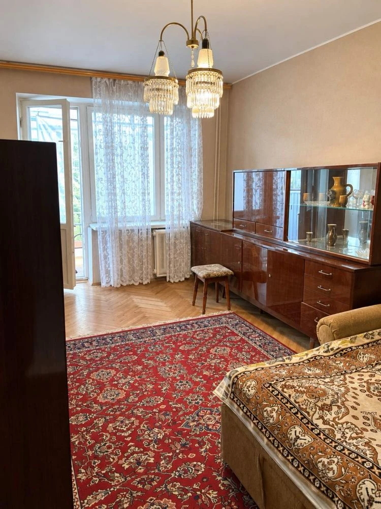 Продаж: 2 кімнатна квартира вул. Петлюри