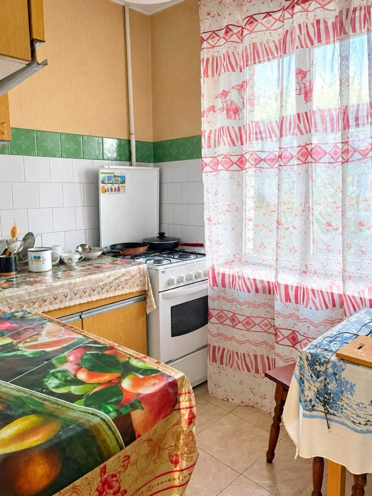 Продаж: 2 кімнатна квартира вул. Петлюри