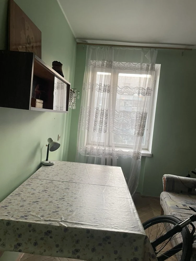 Продаж: 2 кімнатна квартира вул. Петлюри