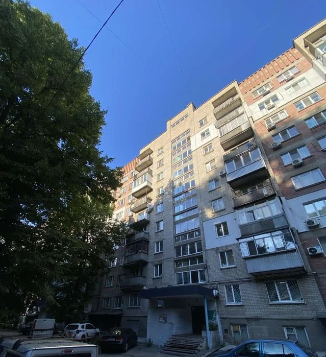 Продам 2к кв.  р-н ул.Рабочая, 3/9, кирпичный дом, не угол