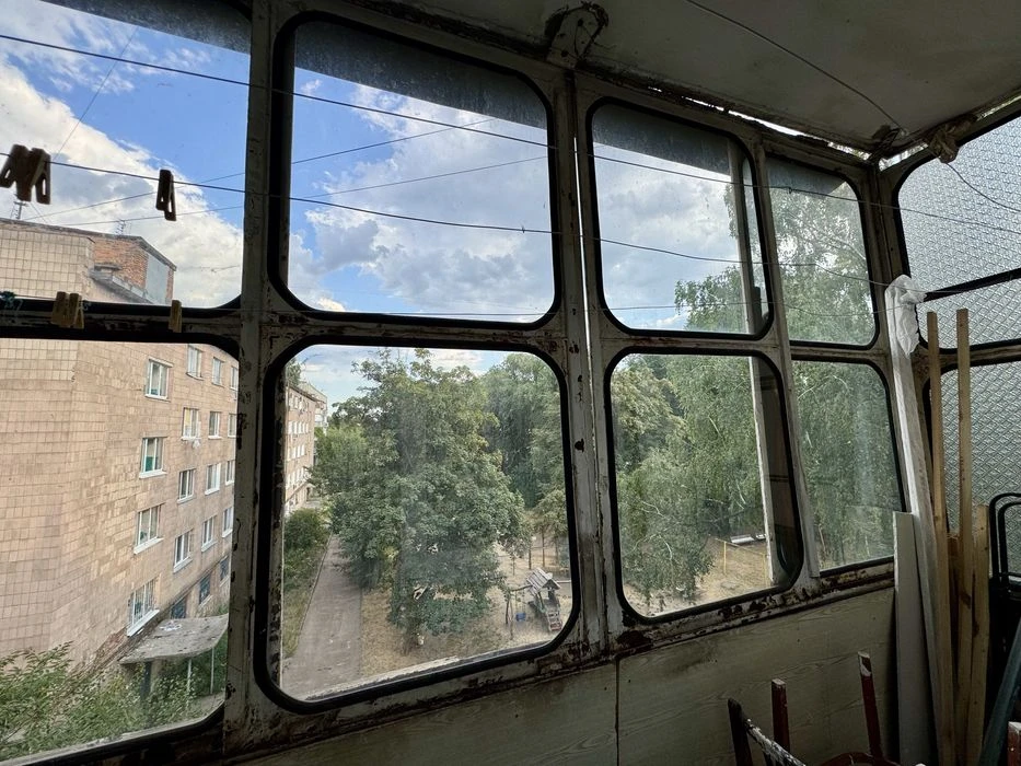 Двокімнатна квартира з незавершеним ремонтом