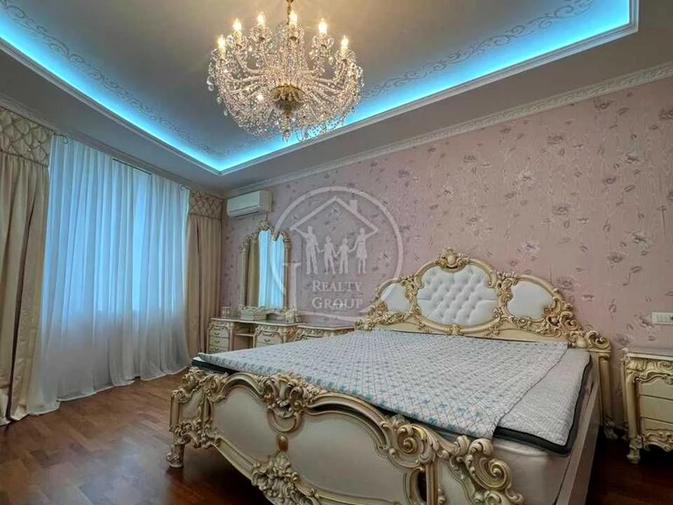 Apartment. Odesa, Prospect Shevchenko