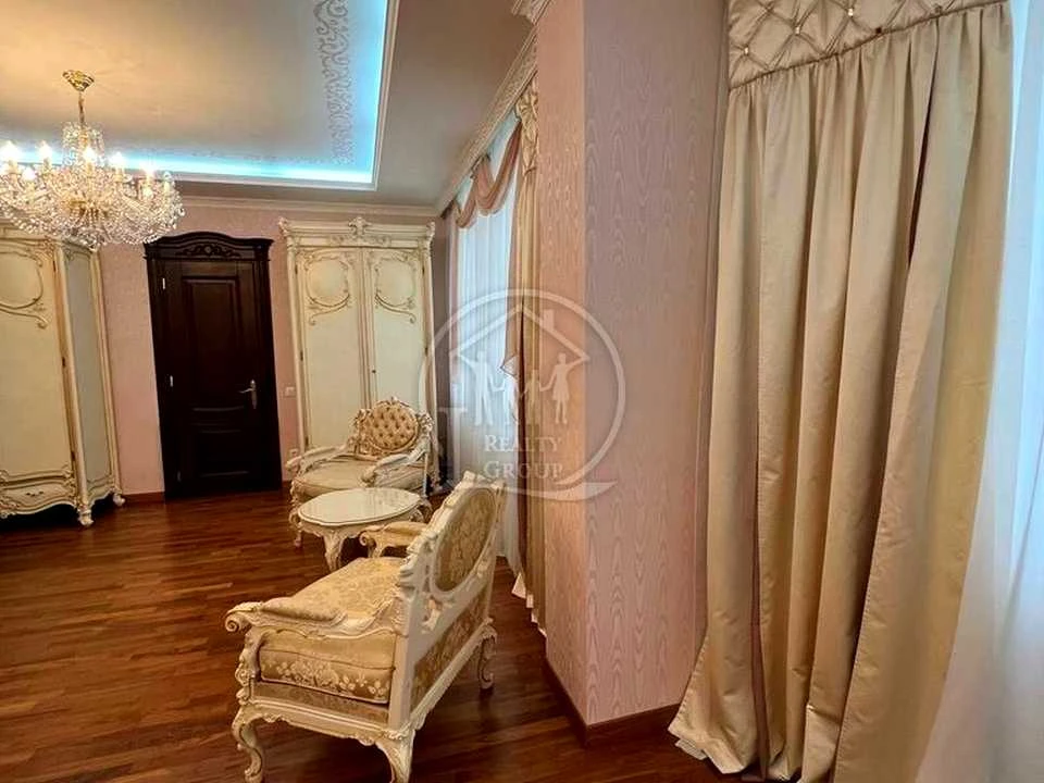 Apartment. Odesa, Prospect Shevchenko