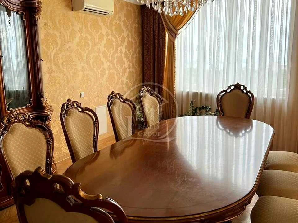 Apartment. Odesa, Prospect Shevchenko