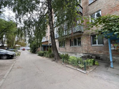 Двокімнатна квартира з незавершеним ремонтом