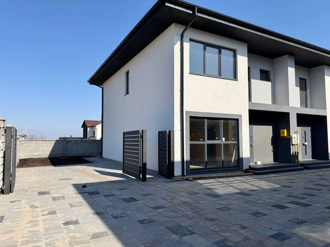 Продається готовий котедж у Рівному 130 м², 2,5 сотки, 95 00