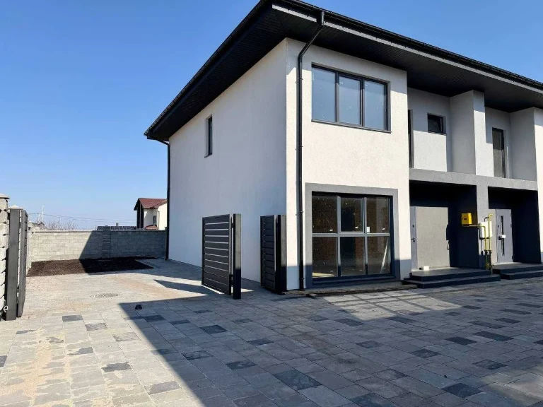 Продається готовий котедж у Рівному 130 м², 2,5 сотки, 95 00