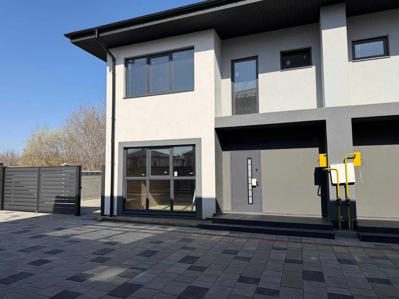Продається готовий котедж у Рівному 130 м², 2,5 сотки, 95 00