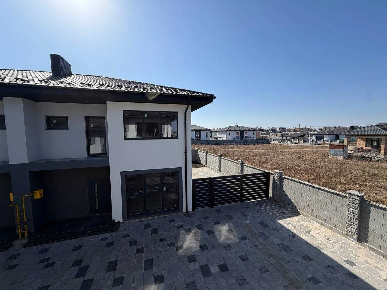 Продається готовий котедж у Рівному 130 м², 2,5 сотки, 95 00