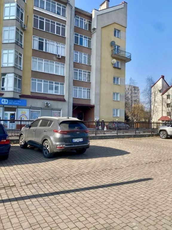 Продається 3 кімнатна квартира