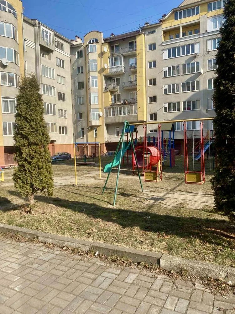 Продається 3 кімнатна квартира