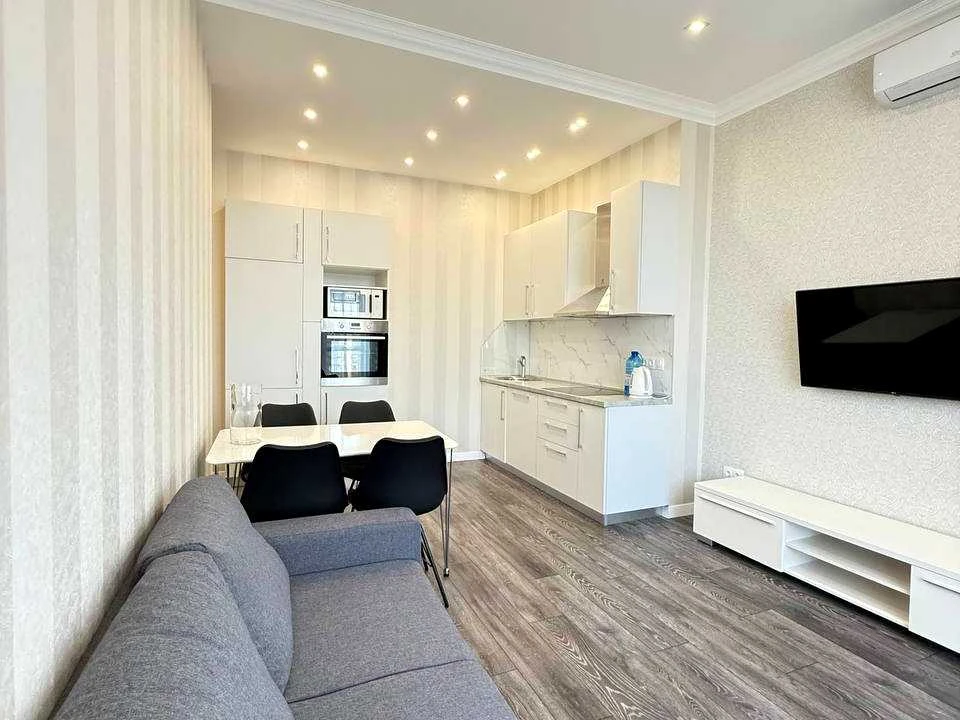 Apartment. Kyiv, Saperne Pole St.