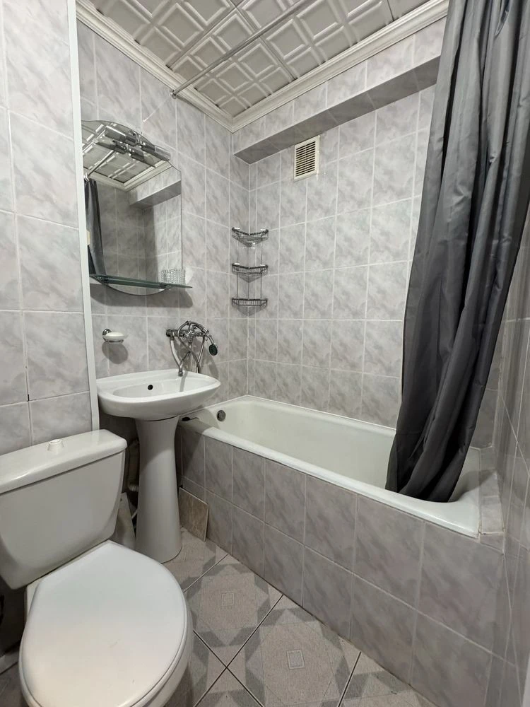 For rent a cozy 1-room apartment on Voskresenka
