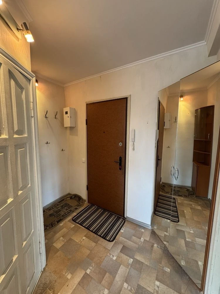 For rent a cozy 1-room apartment on Voskresenka