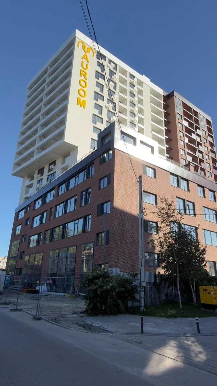 Sale of a 2-room apartment in the Auroom Air residential complex on Topolna Street