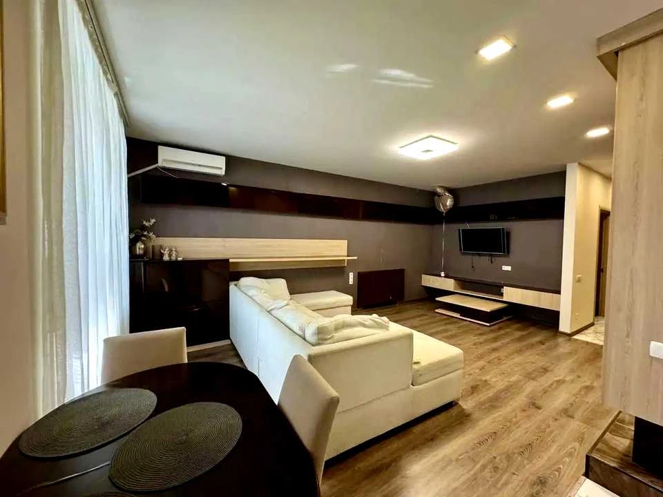 Apartment. Dnipro, Architektora Bohdanova St.