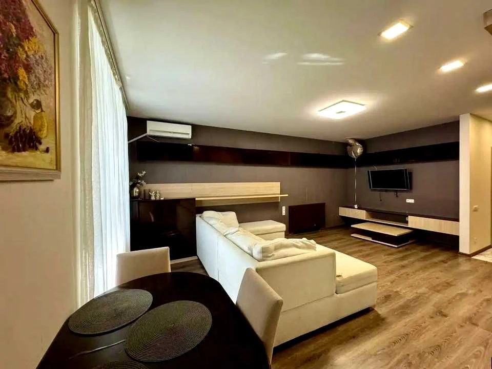 Apartment. Dnipro, Architektora Bohdanova St.