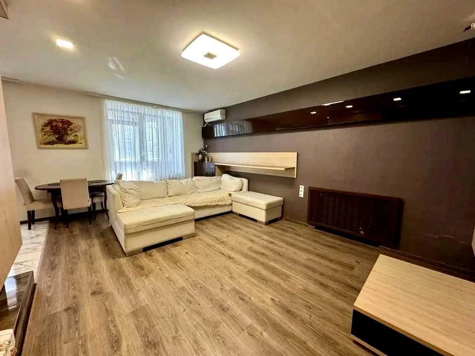 Apartment. Dnipro, Architektora Bohdanova St.