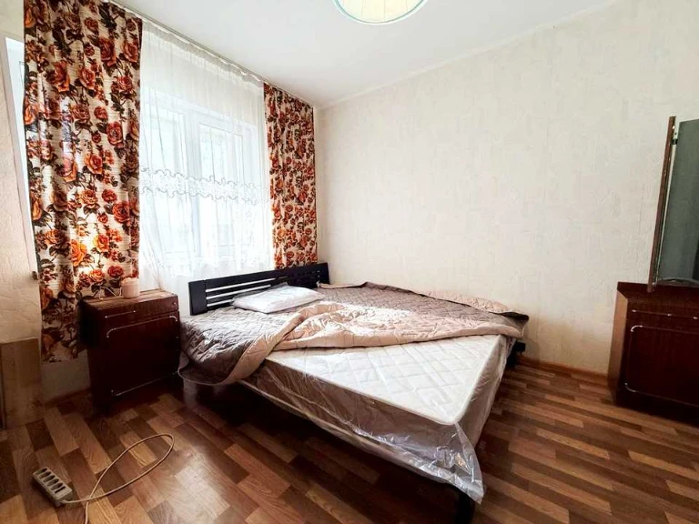 Apartment. Kyiv, Kharkiv Avenue