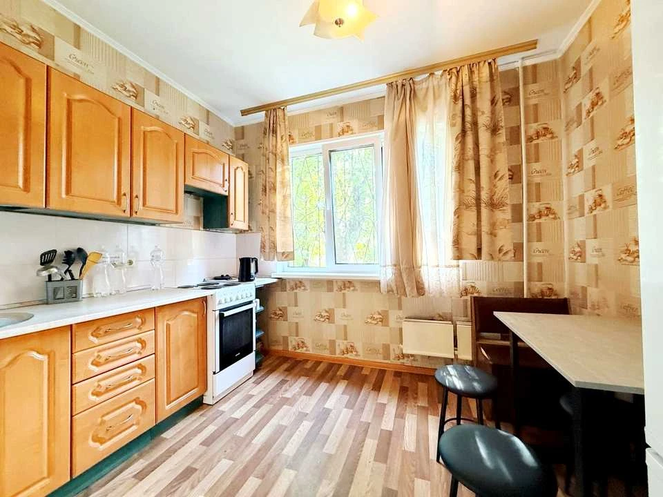 Apartment. Kyiv, Kharkiv Avenue