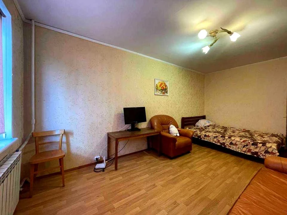 One-room apartment. Kyiv, Holosiivsky Prospect.