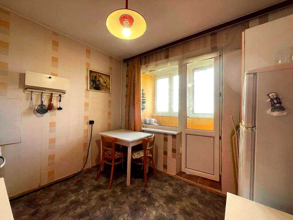 One-room apartment. Kyiv, Holosiivsky Prospect.