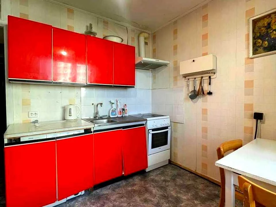 One-room apartment. Kyiv, Holosiivsky Prospect.