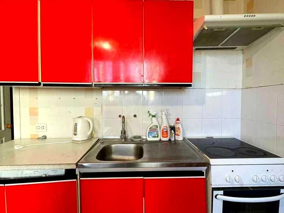 One-room apartment. Kyiv, Holosiivsky Prospect.