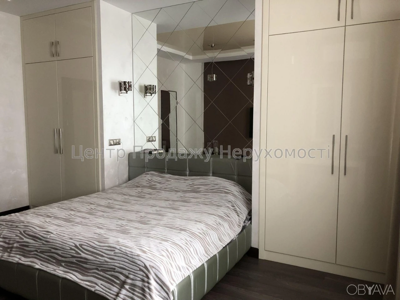 Квартира 2-комнатная, 103 кв. м.