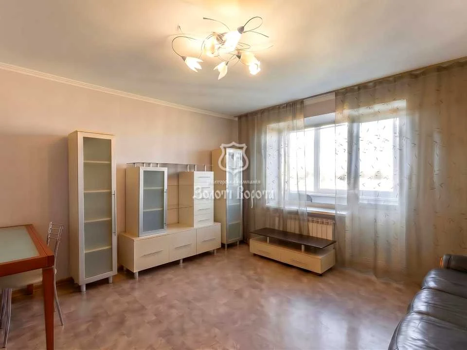 Квартира. Київ, Салютна вул.