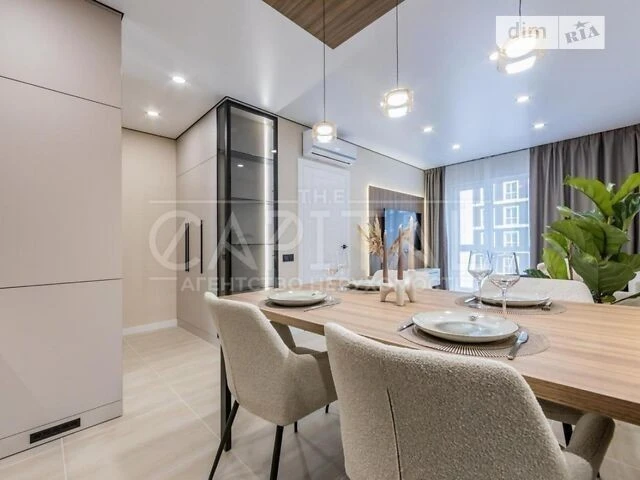 Sale of 2-room apartment 41 sq. m. on Maksimovicha Mykhayla 24 st. •