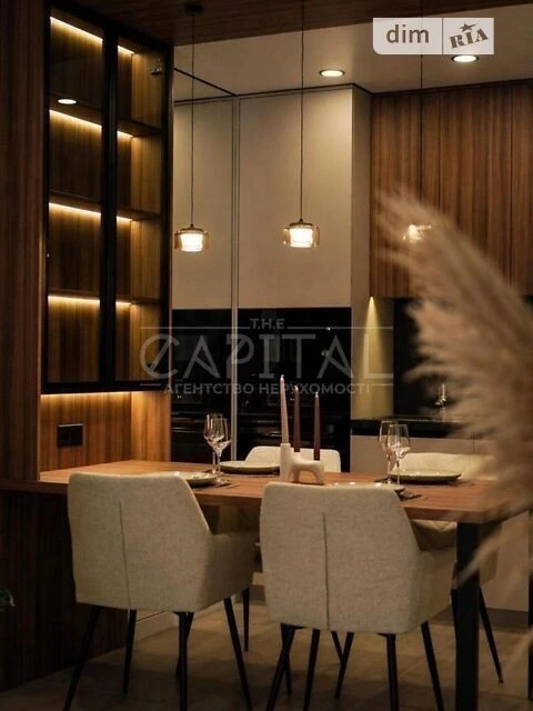 Sale of 2-room apartment 41 sq. m. on Maksimovicha Mykhayla 24 st. •